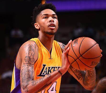 在广告中展 在广告中展