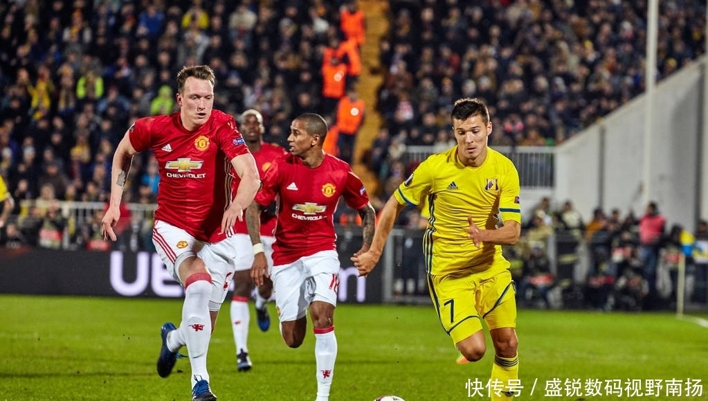 球迷眼中 球迷眼中