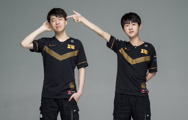 个朴素的时 个朴素的时